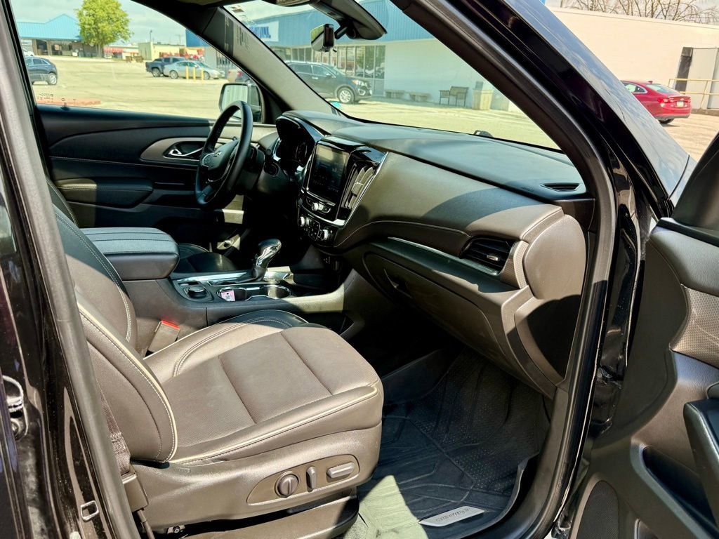 Used 2023 Chevrolet Traverse Premier image 22