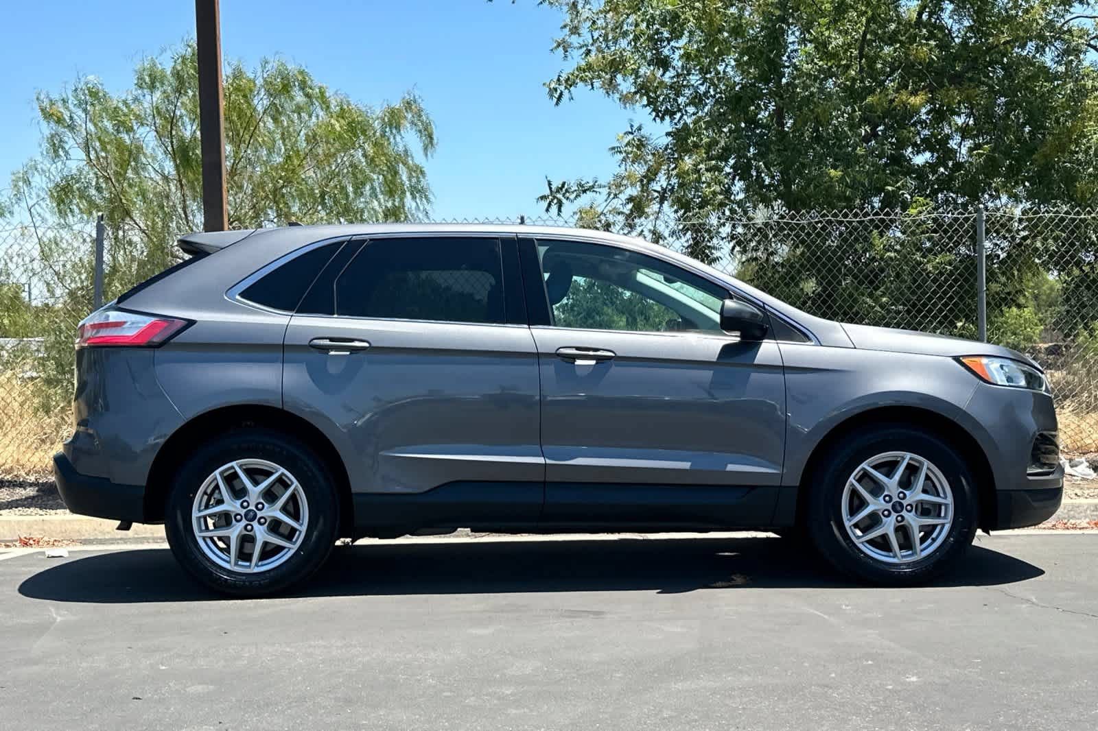 Certified 2022 Ford Edge SEL AWD/4WD image 9