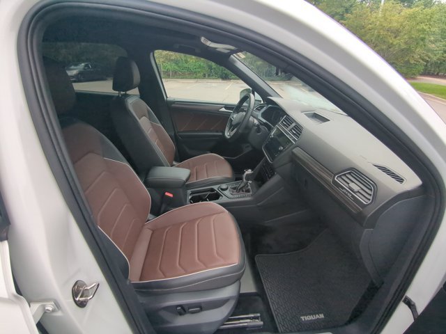 Used 2024 Volkswagen Tiguan SEL R-Line AWD/4WD image 27