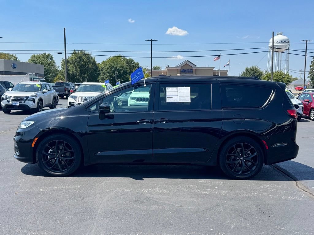 Used 2025 Chrysler Pacifica Limited FWD image 28