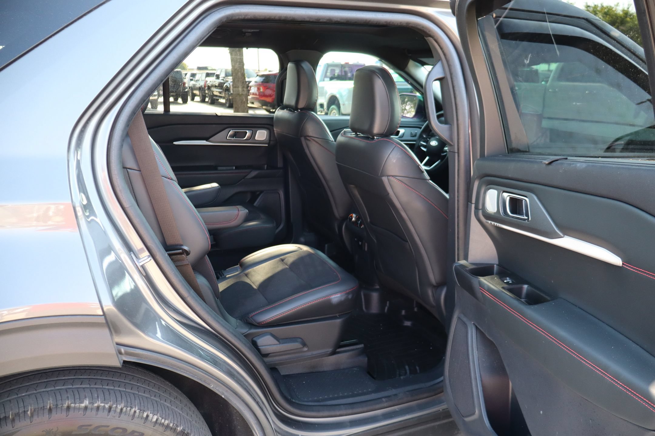 Certified 2025 Ford Explorer ST AWD/4WD image 31