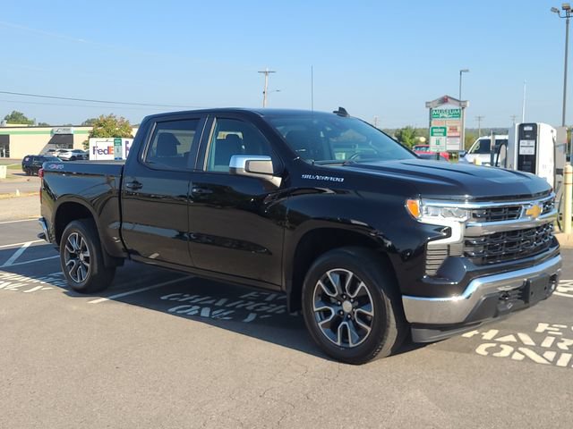Used 2023 Chevrolet Silverado 1500 LT AWD/4WD image 3