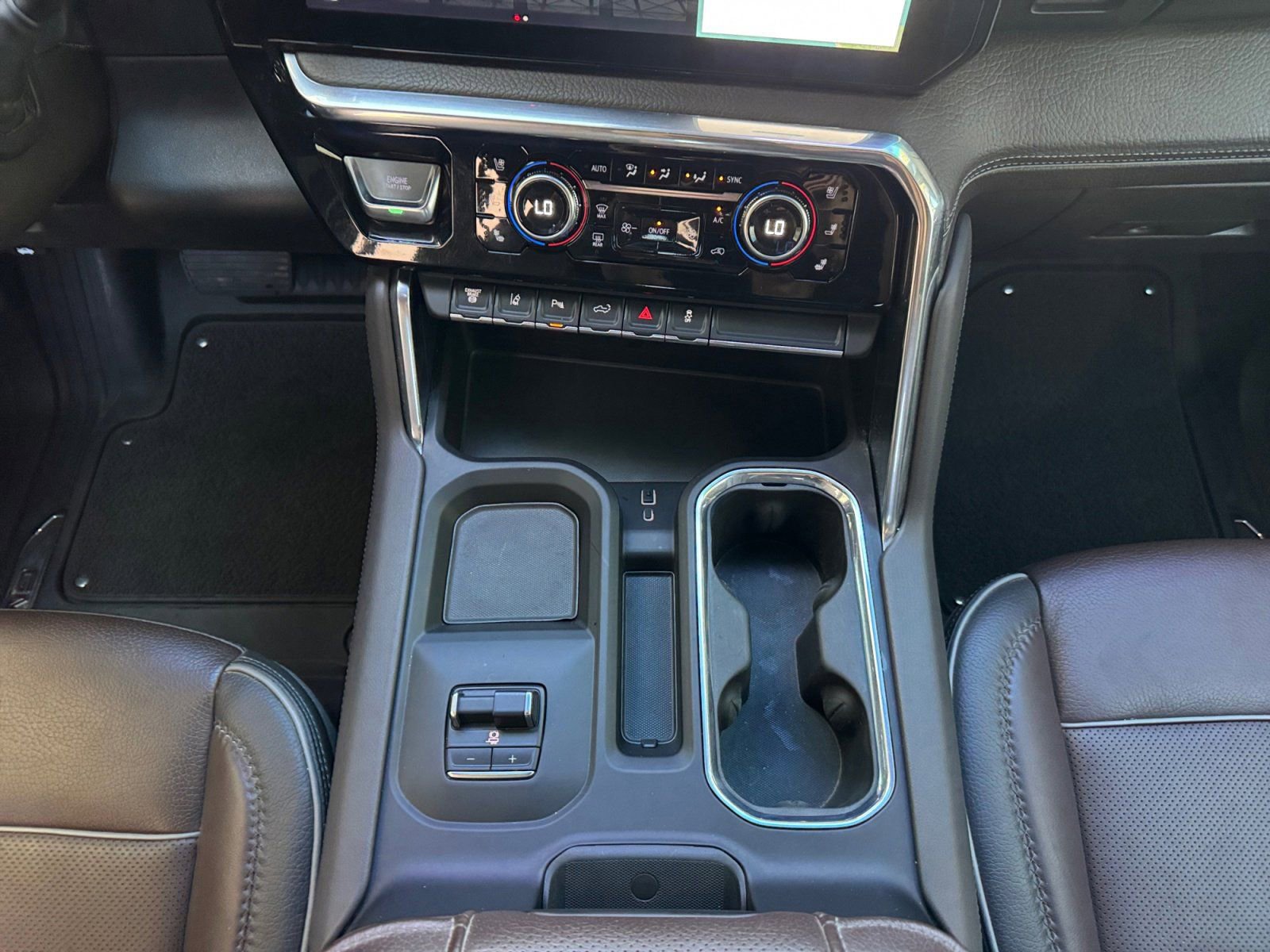 Used 2024 GMC Sierra 3500 Denali w/ Denali Reserve Package AWD/4WD image 11