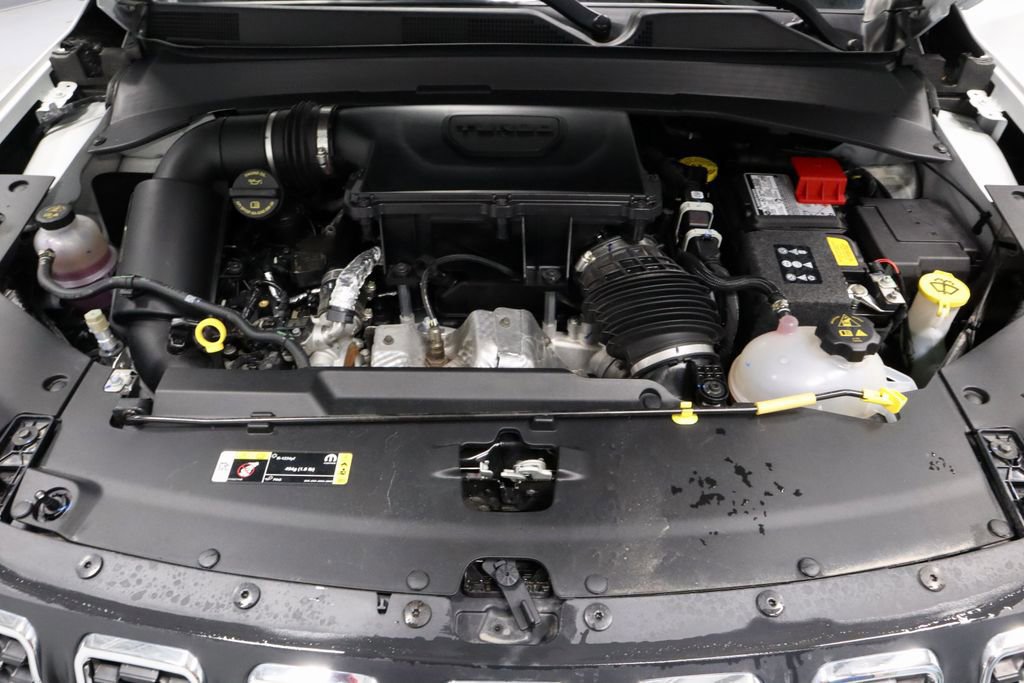 Used 2025 Jeep Compass Latitude image 16