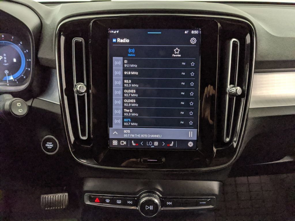 Used 2024 Volvo XC40 B5 Core image 8