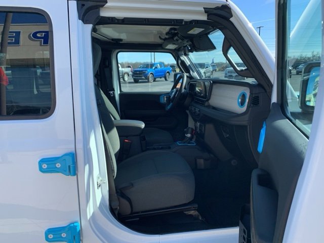 Used 2024 Jeep Wrangler Unlimited Sahara w/ Technology Group image 14