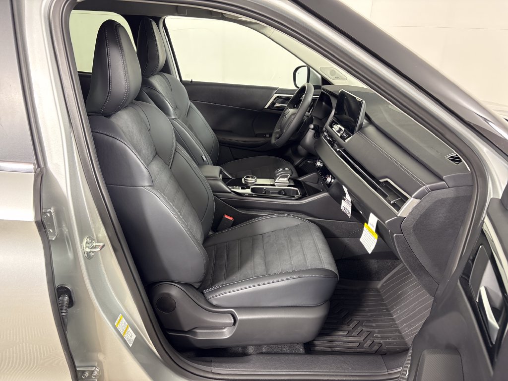 Used 2026 Mitsubishi Outlander SE FWD image 6
