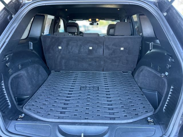 Used 2020 Jeep Grand Cherokee Laredo image 24