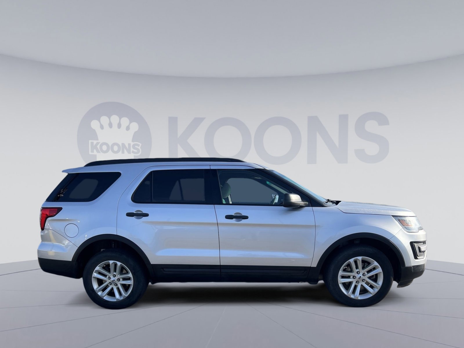 Certified 2017 Ford Explorer 4WD image 4