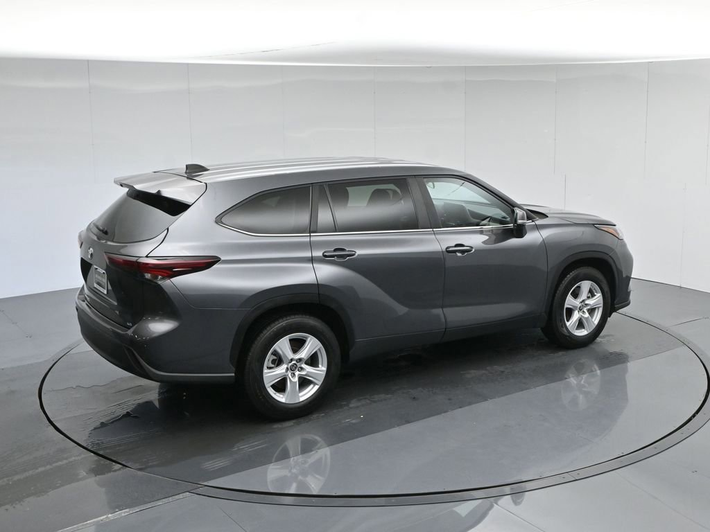 Used 2024 Toyota Highlander LE image 13