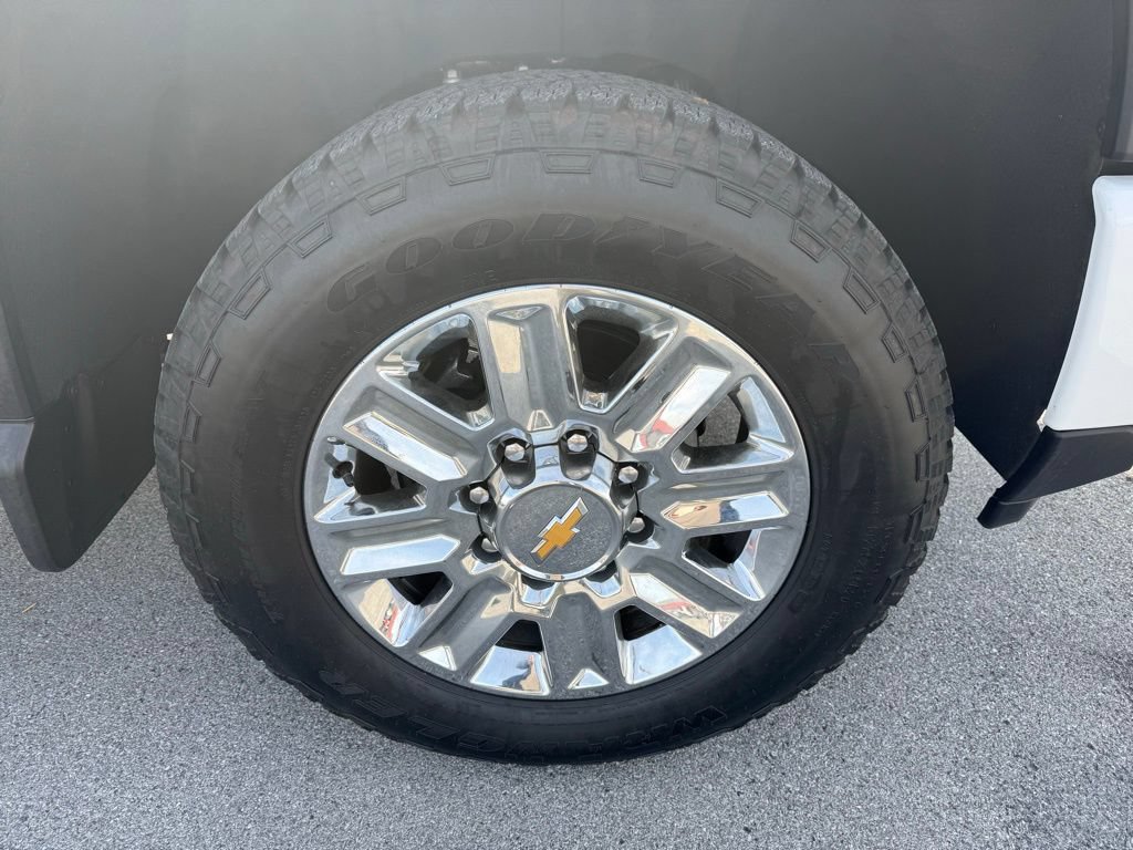 Used 2024 Chevrolet Silverado 3500 High Country w/ High Country Premium Package AWD/4WD image 9
