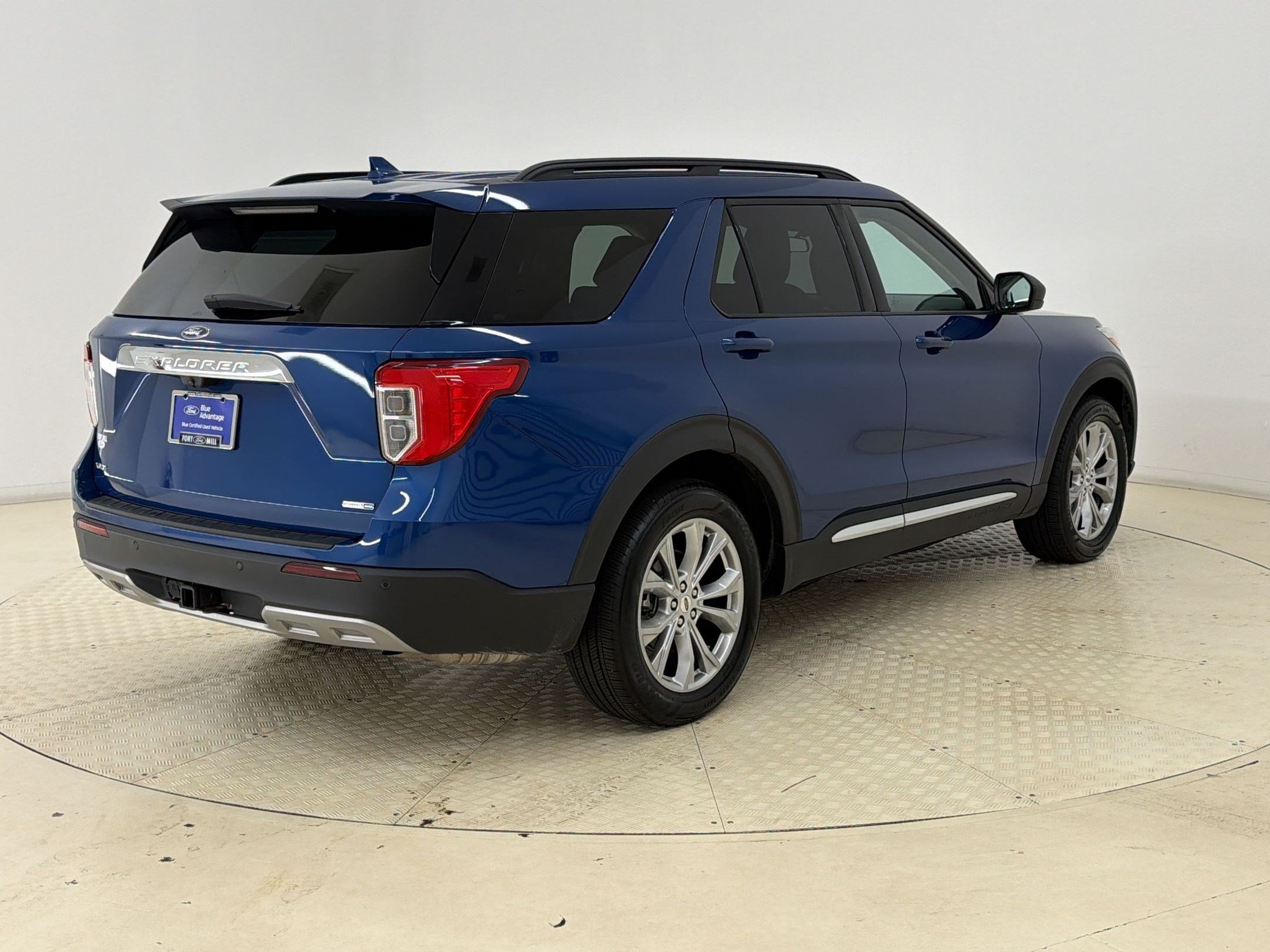 Certified 2020 Ford Explorer XLT w/ Equipment Group 202A AWD/4WD image 9