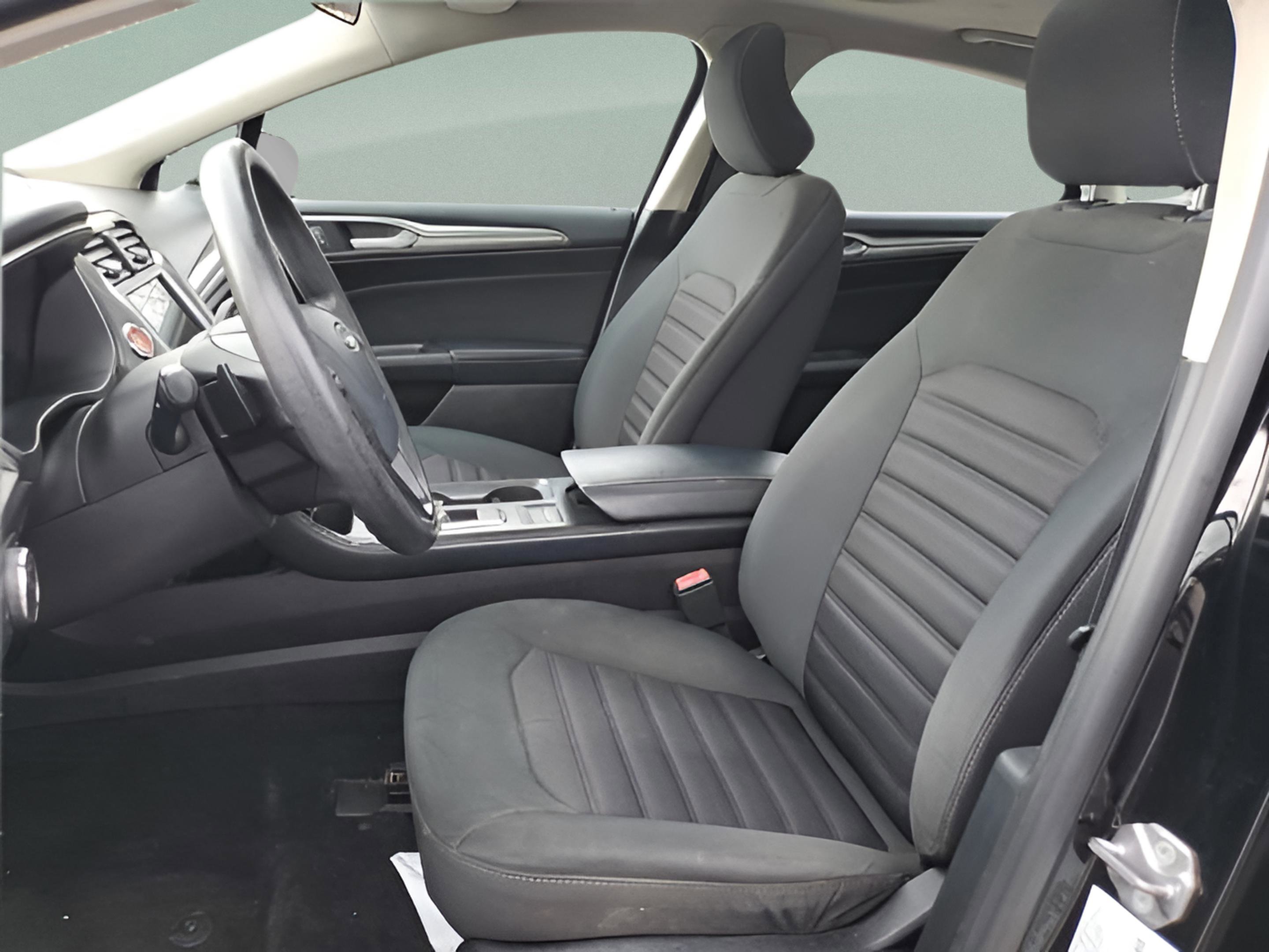 Certified 2018 Ford Fusion SE w/ Fusion SE Technology Package FWD image 13