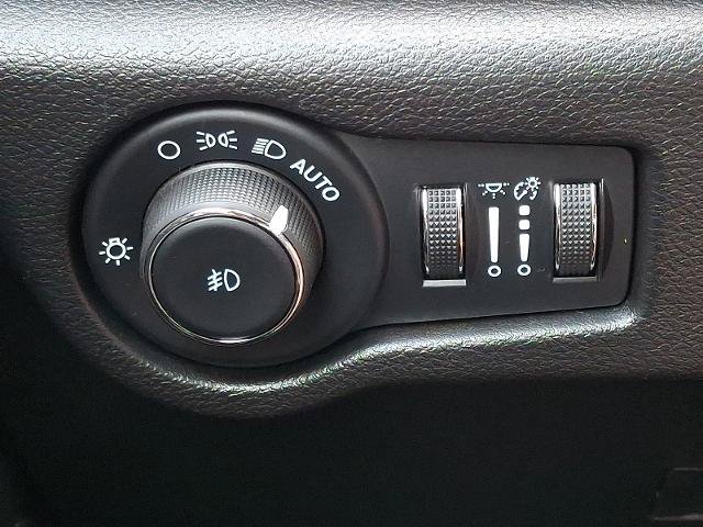 Used 2025 Chrysler Pacifica Select FWD image 26