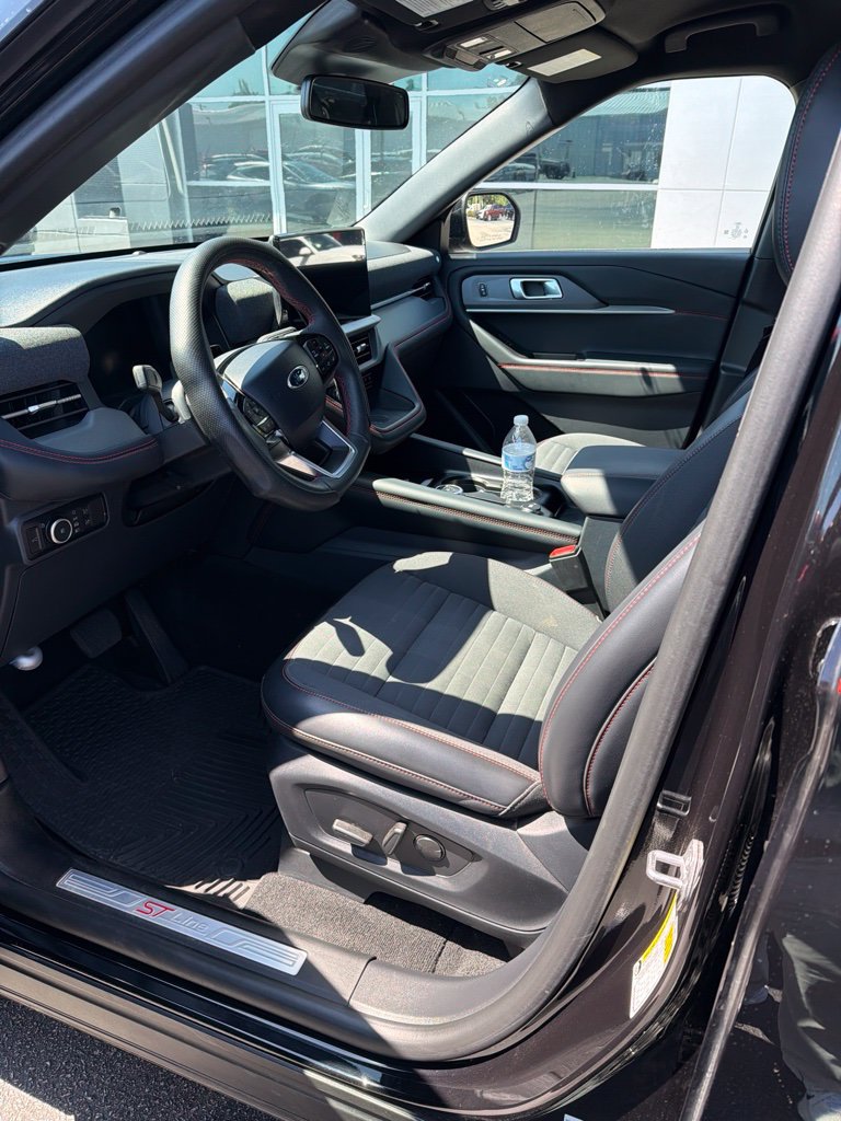 Certified 2025 Ford Explorer ST-Line w/ Premium Package RWD image 5
