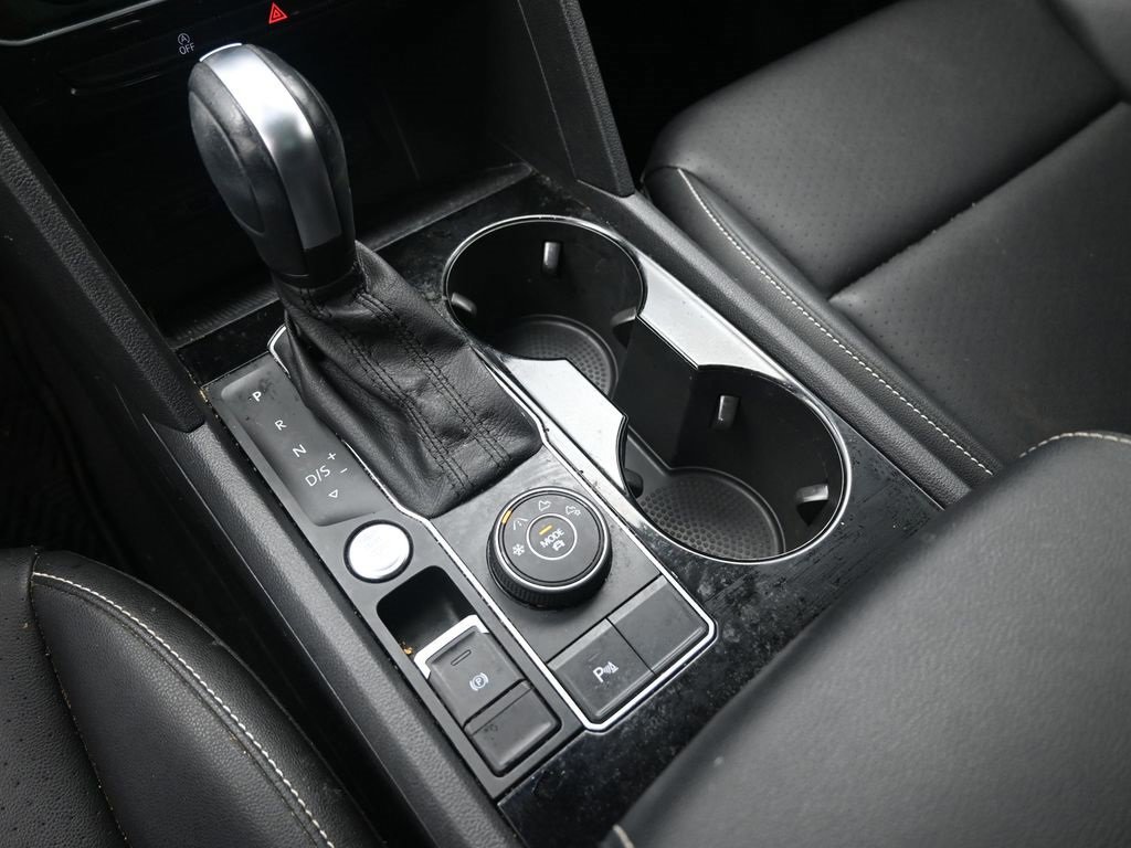 Used 2020 Volkswagen Atlas Cross Sport SEL image 31