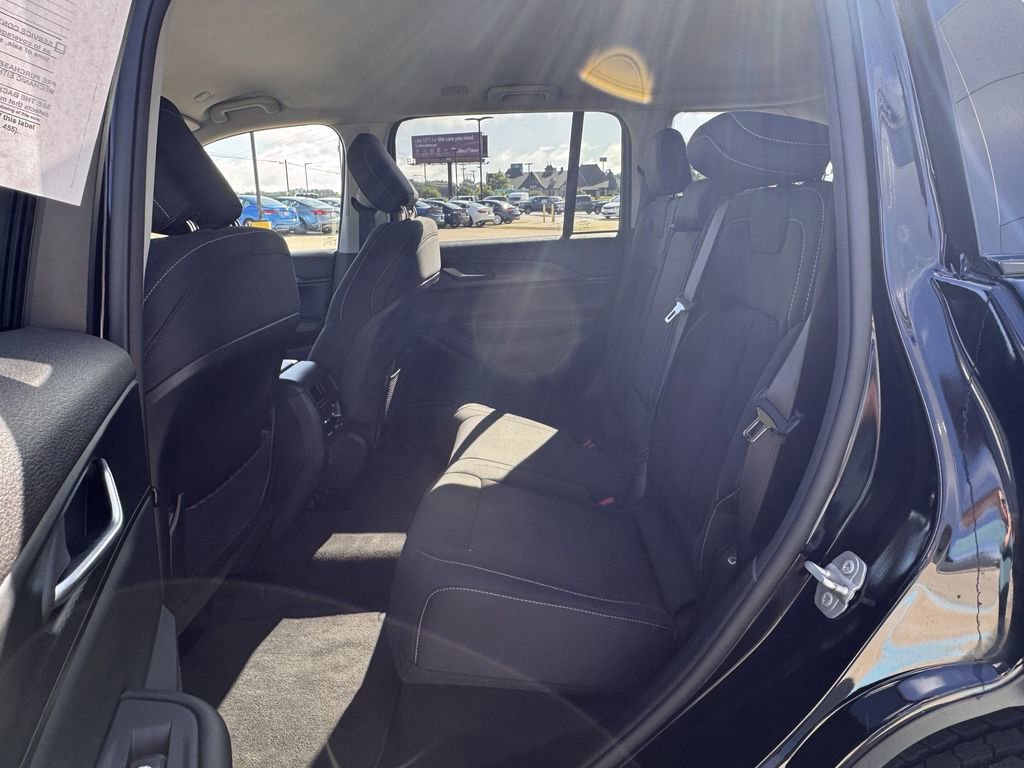 Used 2023 Jeep Grand Cherokee Laredo image 30