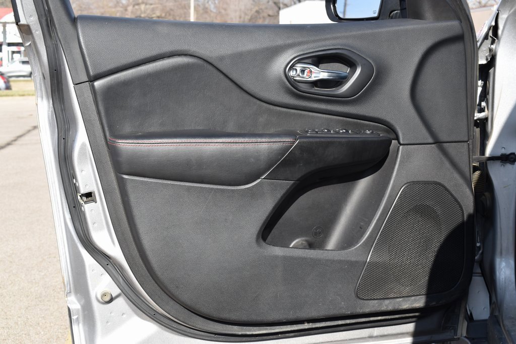 Used 2019 Jeep Cherokee Trailhawk w/ Comfort/Convenience Group image 8