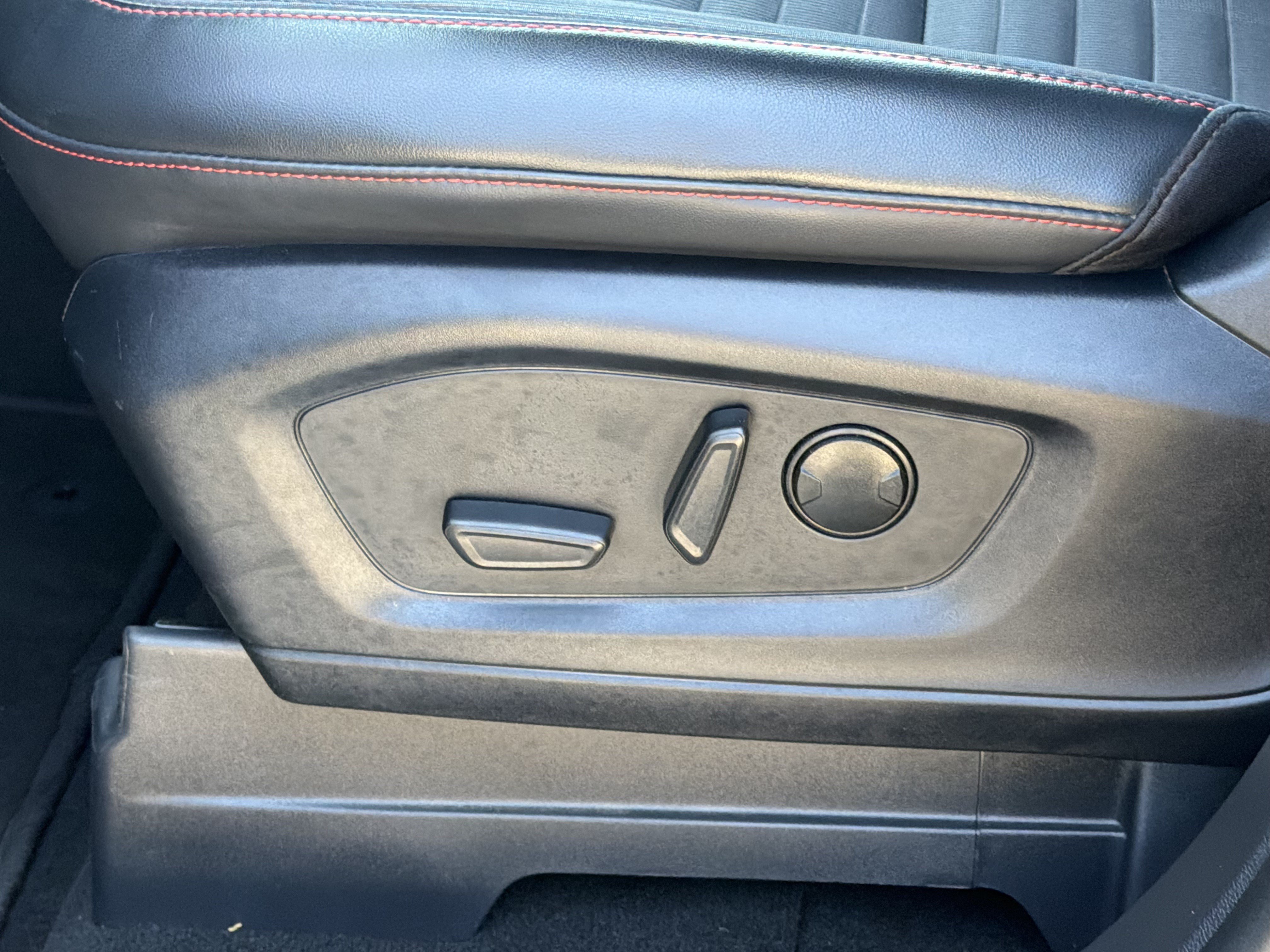 Certified 2025 Ford Explorer ST-Line AWD/4WD image 17