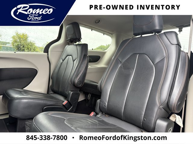 Used 2018 Chrysler Pacifica Touring-L FWD image 27