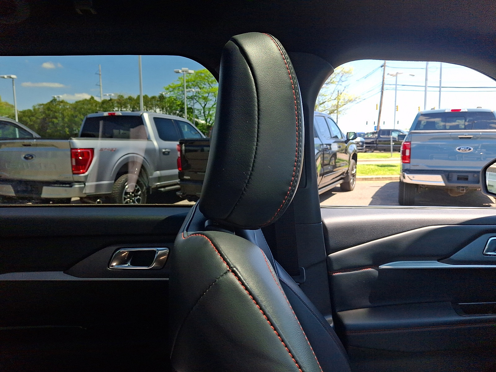 Certified 2025 Ford Explorer ST-Line AWD/4WD image 12