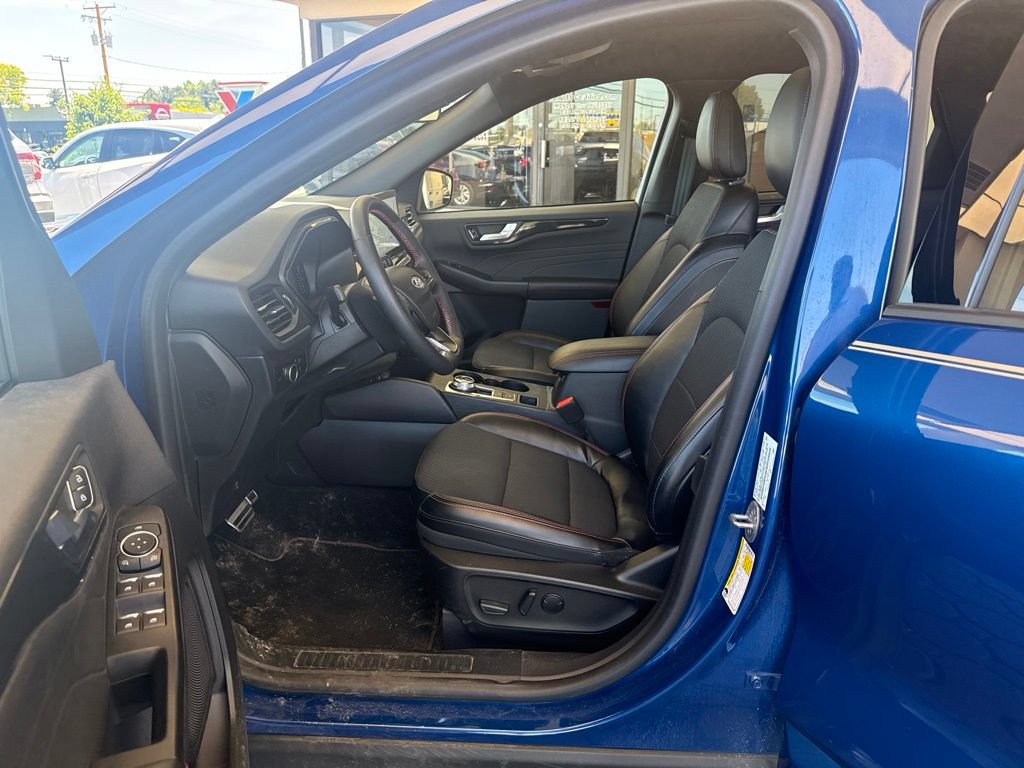 Certified 2023 Ford Escape ST-Line w/ Tech Pack #1 AWD/4WD image 15