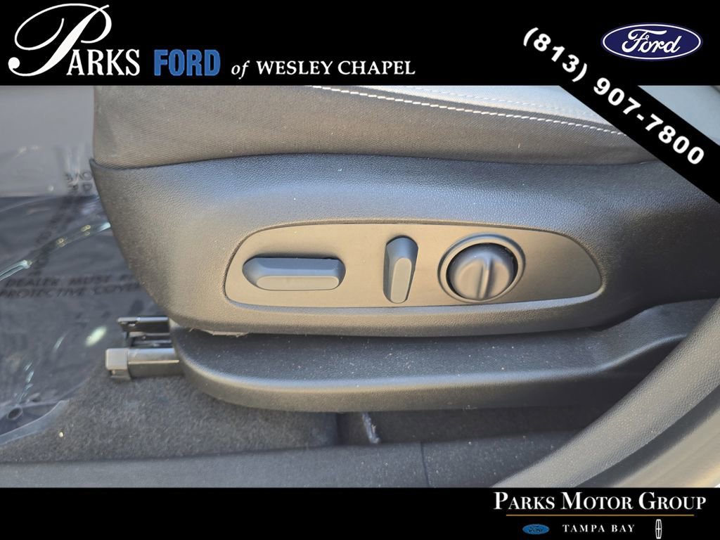 Used 2022 GMC Terrain SLE w/ Driver Convenience Package FWD image 18