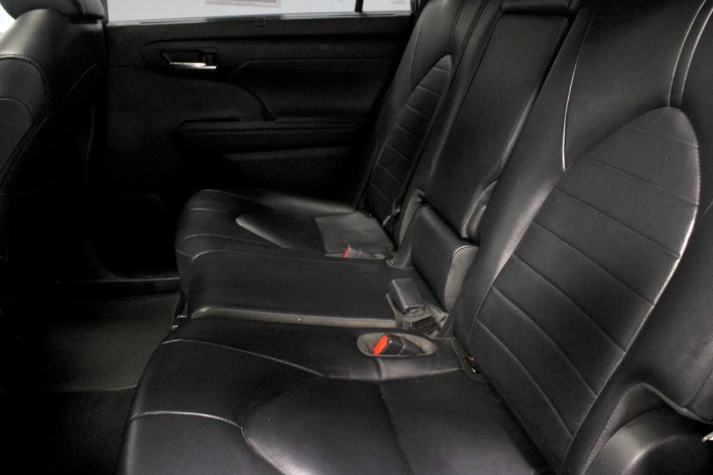 Used 2023 Toyota Highlander AWD image 21