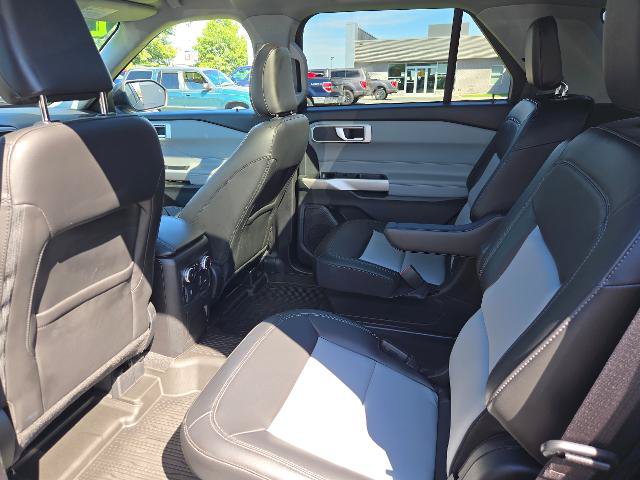 Certified 2022 Ford Explorer XLT w/ Equipment Group 202A AWD/4WD image 6