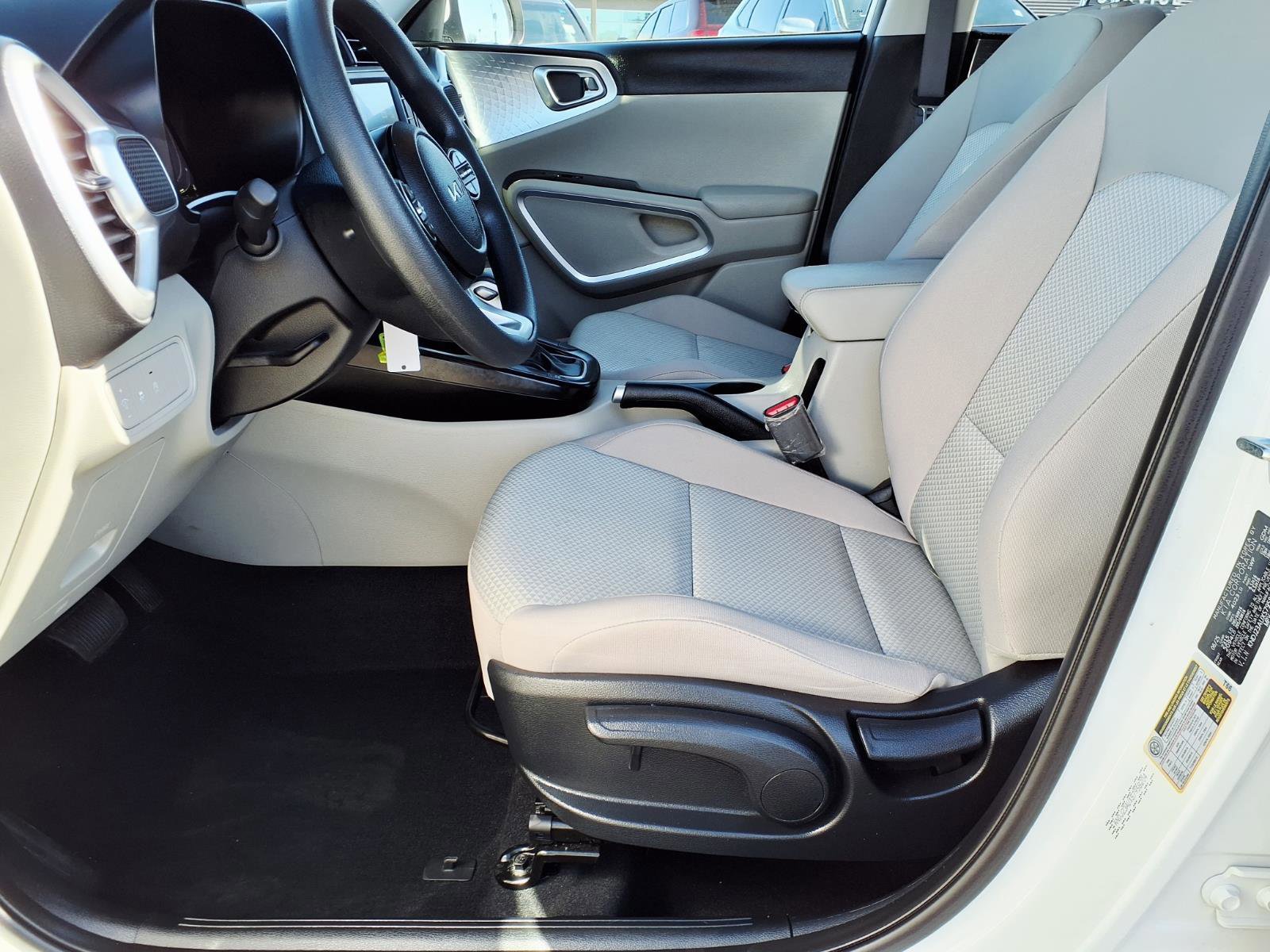 Used 2025 Kia Soul LX image 22