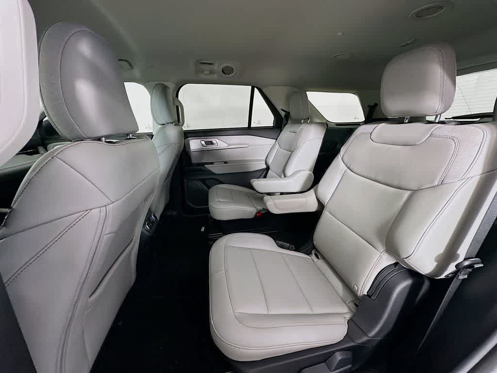 Certified 2025 Ford Explorer Active w/ Active Comfort Package RWD image 14