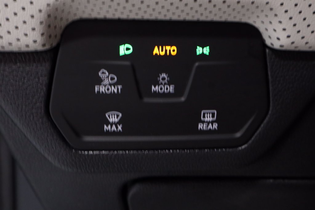Used 2024 Volkswagen Atlas Cross Sport SEL Premium R-Line AWD/4WD image 28