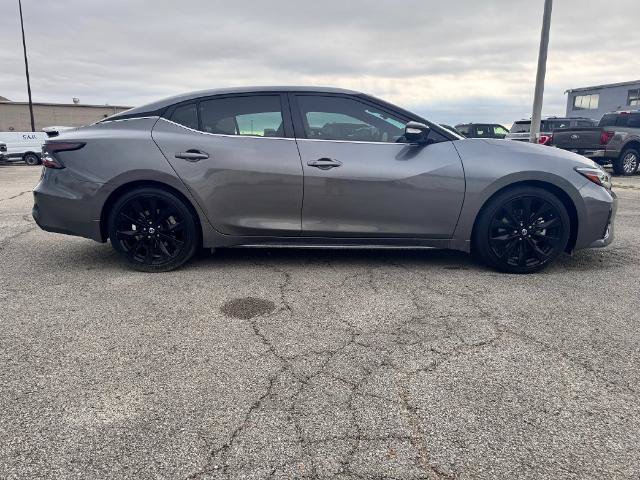 Used 2022 Nissan Maxima SR w/ Sport Mat Group FWD image 10
