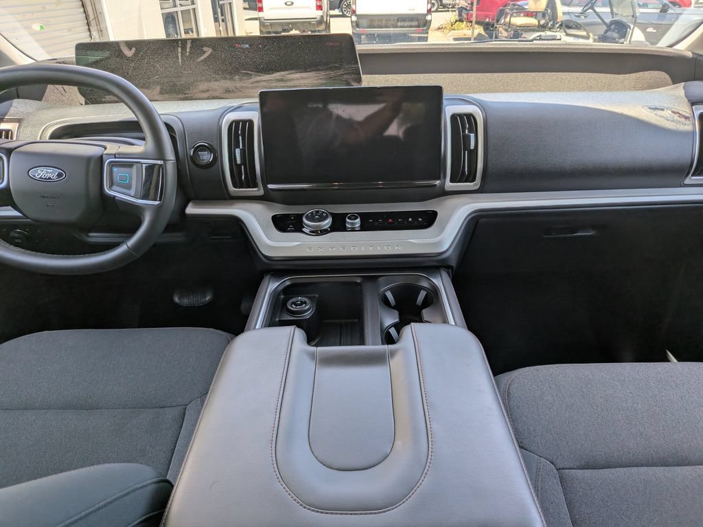 Certified 2025 Ford Expedition Active AWD/4WD image 13