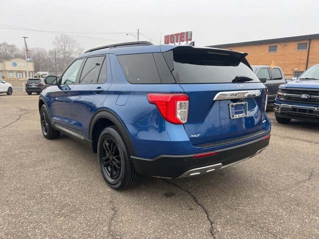 Certified 2022 Ford Explorer XLT w/ Equipment Group 202A image 4