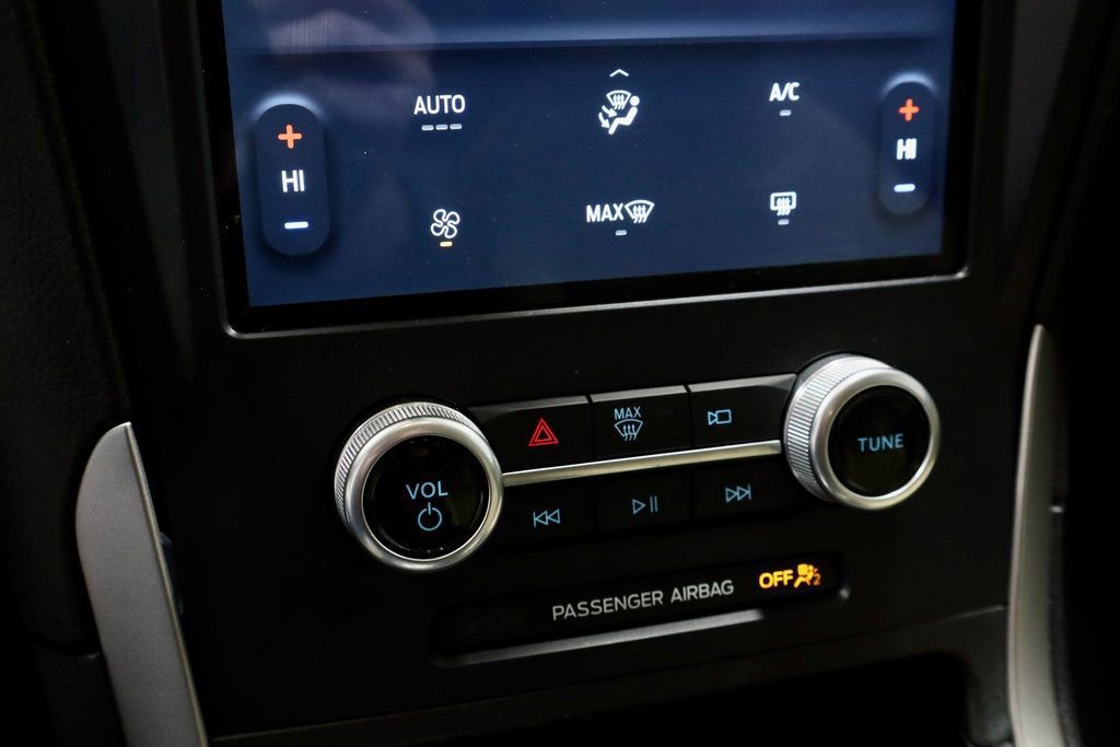 Certified 2022 Ford Edge SE image 11