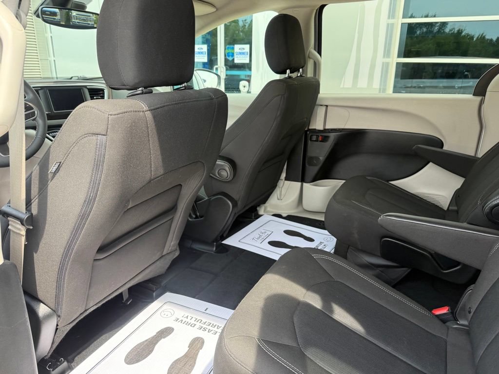 Used 2024 Chrysler Voyager LX FWD image 21