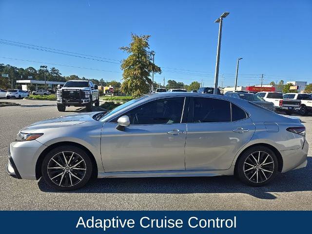 Used 2022 Toyota Camry SE image 3