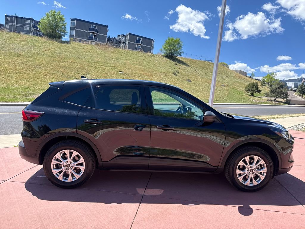 Certified 2025 Ford Escape Active AWD/4WD image 9