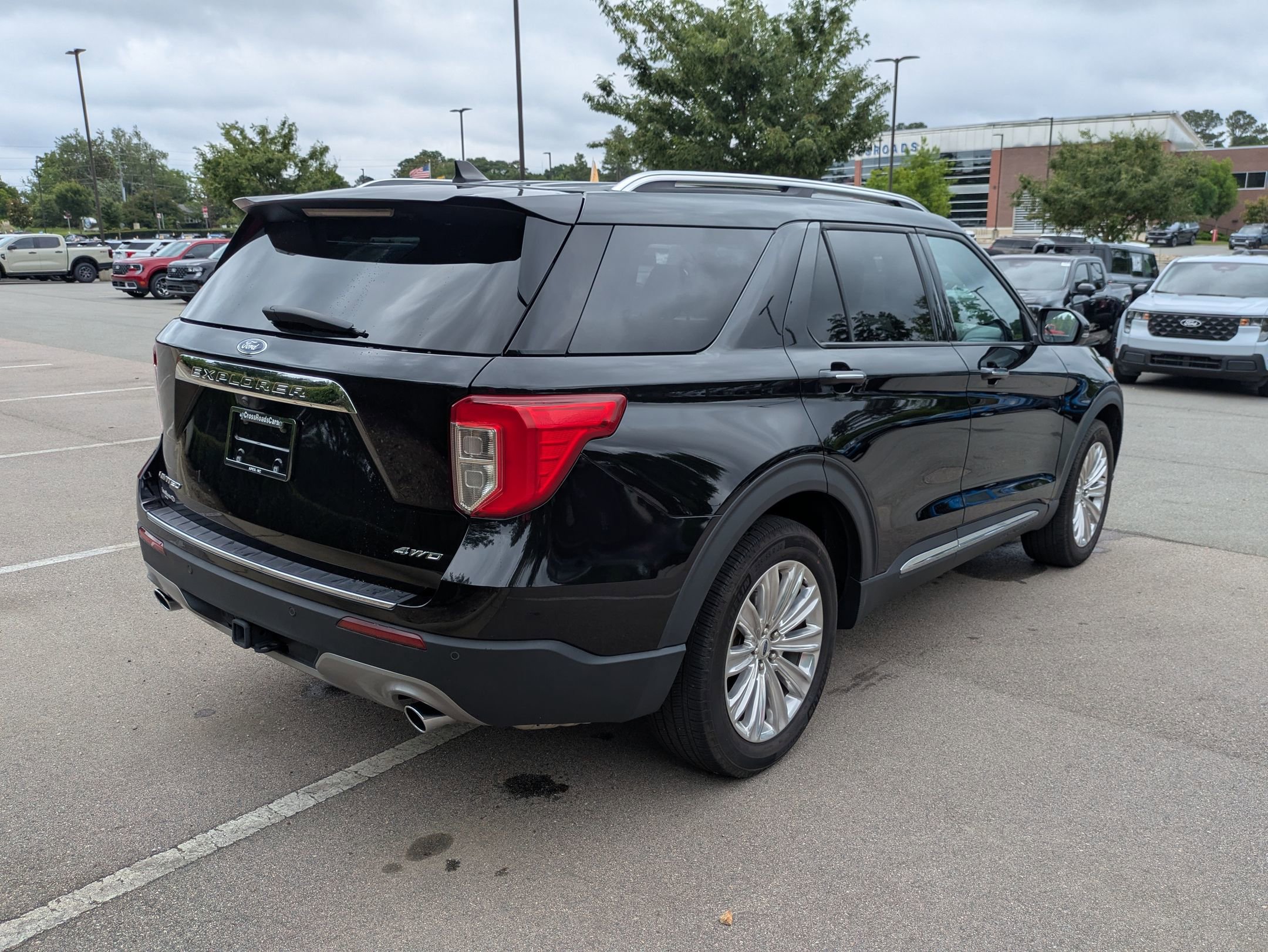 Certified 2023 Ford Explorer Limited w/ Equipment Group 301A AWD/4WD image 4