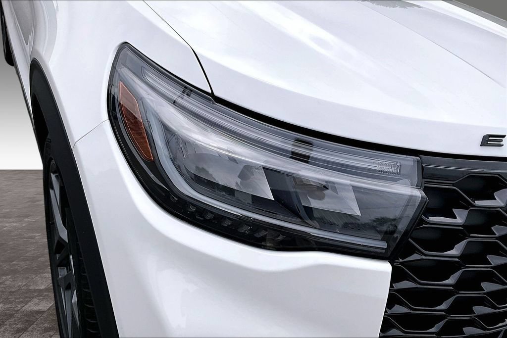 Certified 2025 Ford Explorer ST AWD/4WD image 31