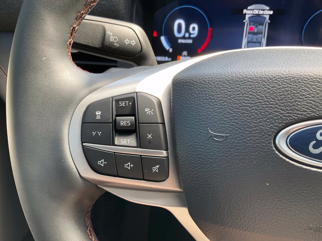 Certified 2025 Ford Explorer Active AWD/4WD image 3