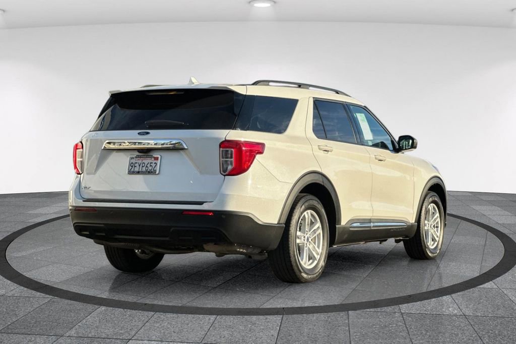 Certified 2023 Ford Explorer XLT image 4