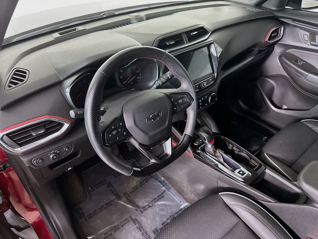 Used 2023 Chevrolet TrailBlazer RS w/ Sun and Liftgate Package AWD/4WD image 2