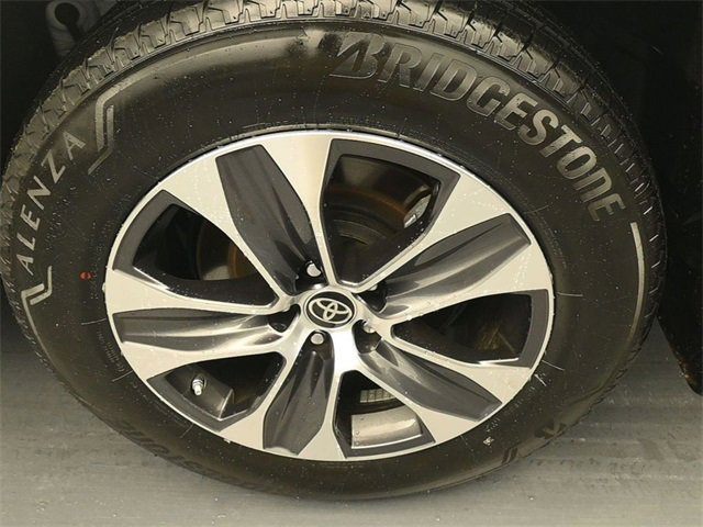 Used 2023 Toyota Highlander XLE image 9