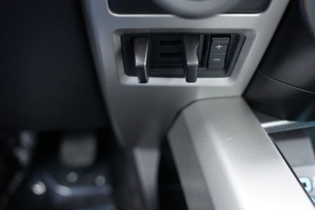 Certified 2017 Ford F150 Lariat w/ Equipment Group 502A Luxury image 32