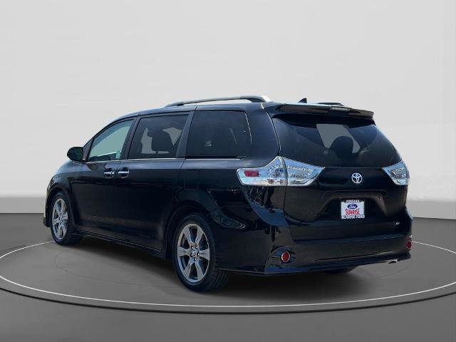 Used 2018 Toyota Sienna SE Premium w/ Carpet Mat Package FWD image 7