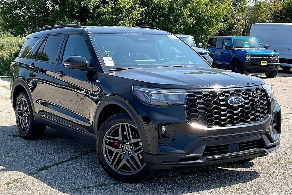 Certified 2025 Ford Explorer ST-Line w/ ST-Line Street Pack AWD/4WD image 1