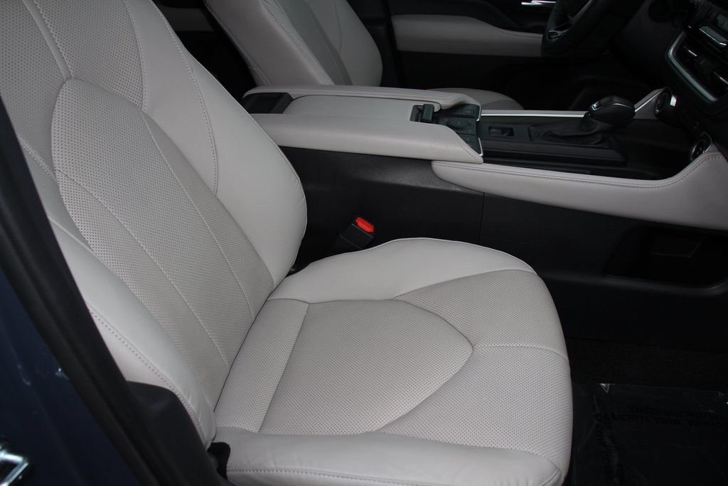 Used 2025 Toyota Grand Highlander AWD image 27