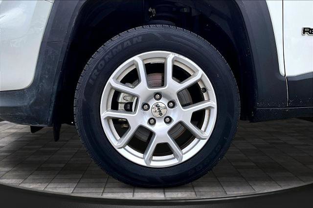 Used 2023 Jeep Renegade Latitude AWD/4WD image 9